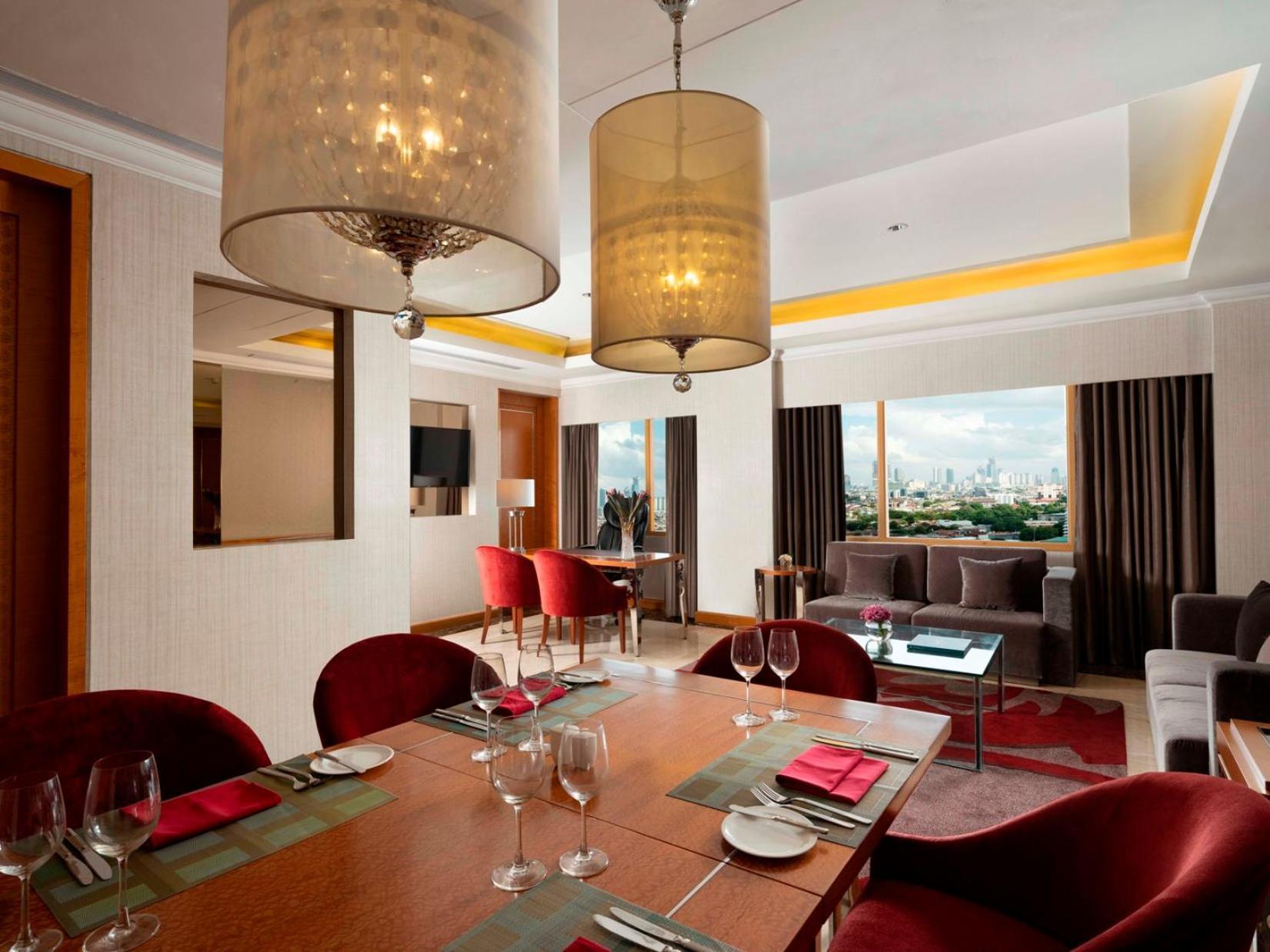 Hotel Ciputra Jakarta Managed By Swiss-Belhotel International Exterior foto